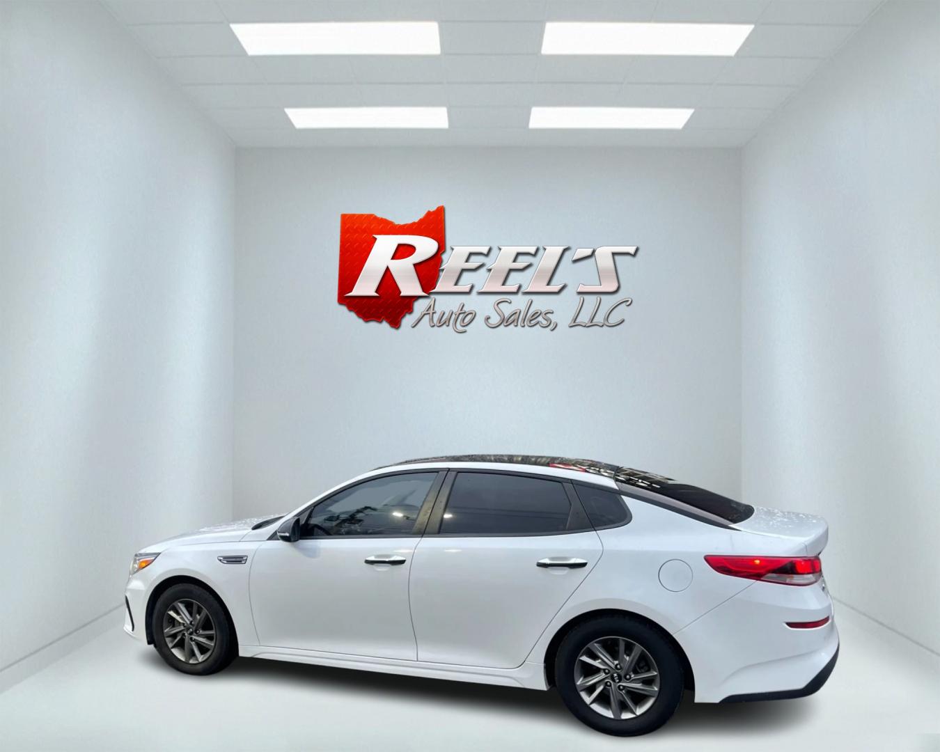 2019 White /Black Kia Optima LX (5XXGT4L36KG) with an 2.4L I4 DOHC 16V engine, 6A transmission, located at 11115 Chardon Rd. , Chardon, OH, 44024, (440) 214-9705, 41.580246, -81.241943 - Photo#10